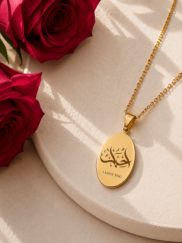 Collier ovale doré personnalisé - médaille gravée Florare Collier médaille ovale dorée personnalisée Florare, gravure sur mesure, cadeau bijou femme
